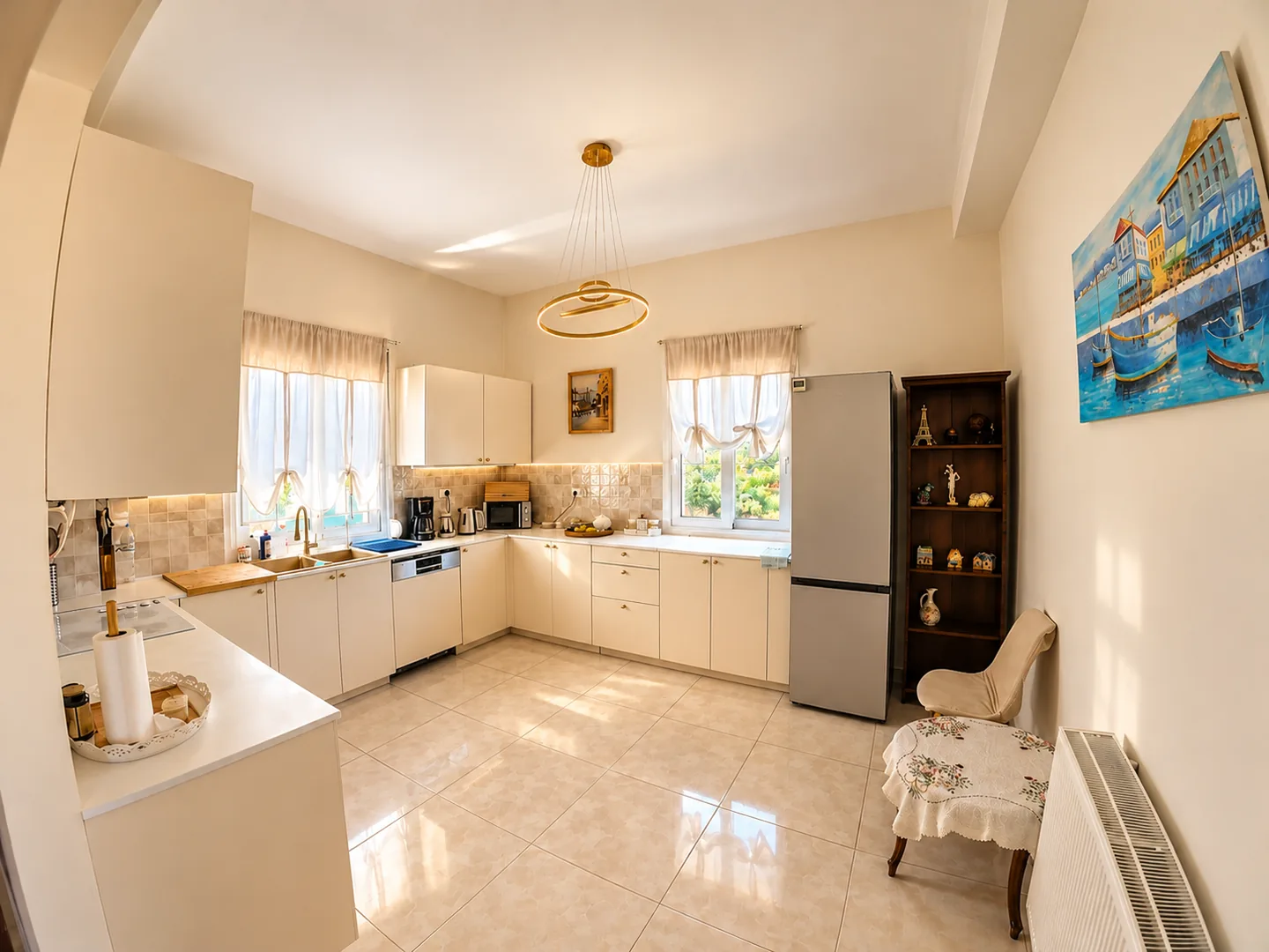 Fully equipped kitchen with oven, hob and dishwasher