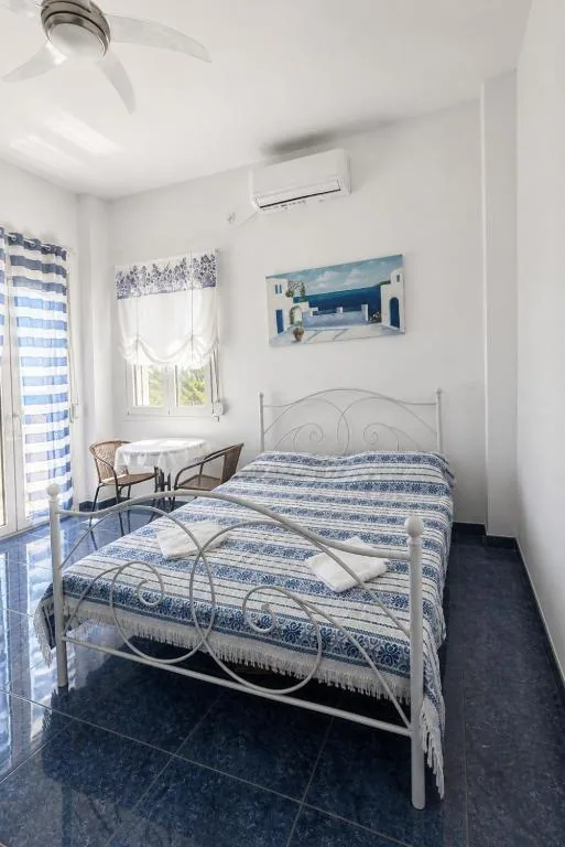 Independent guest suite bedroom