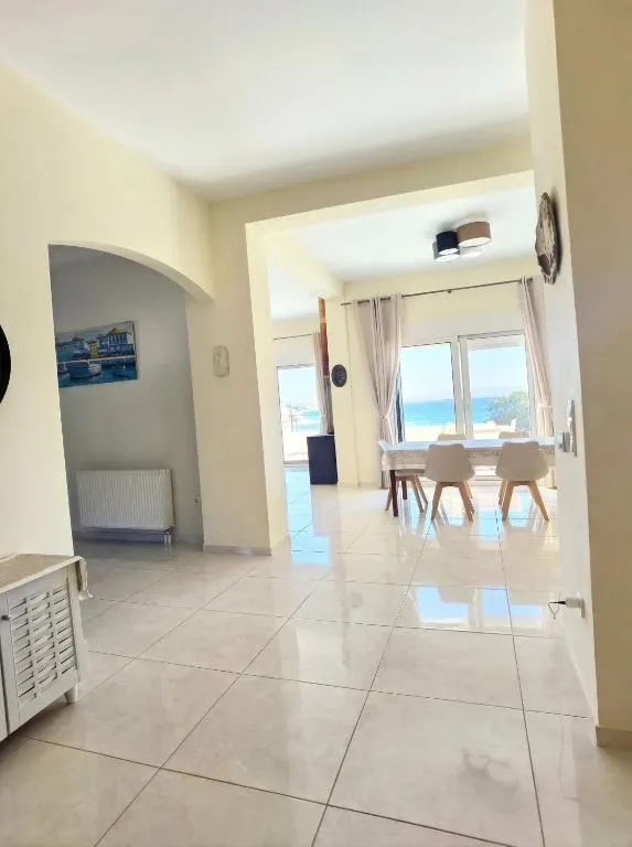 Hallway with sea view